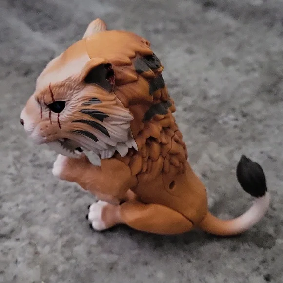 Fingerlings Sabre Tooth - Picture 4 of 4